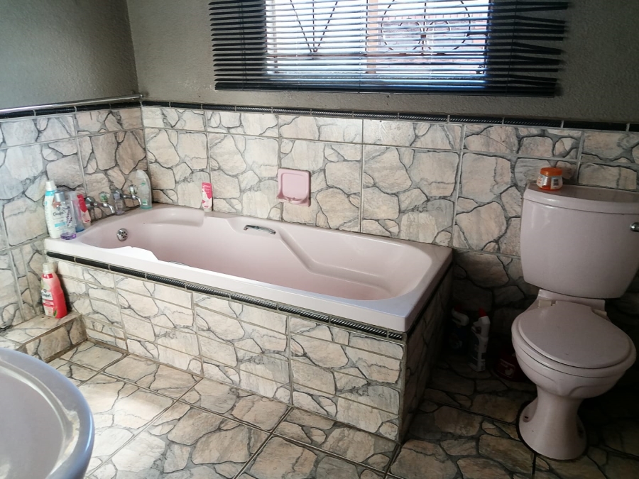 3 Bedroom Property for Sale in Geelhoutpark North West